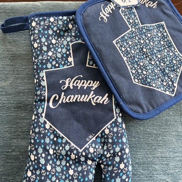 NWT Chanukah linens set oven mitts towel, & pot holder sets - Picture 6 of 9